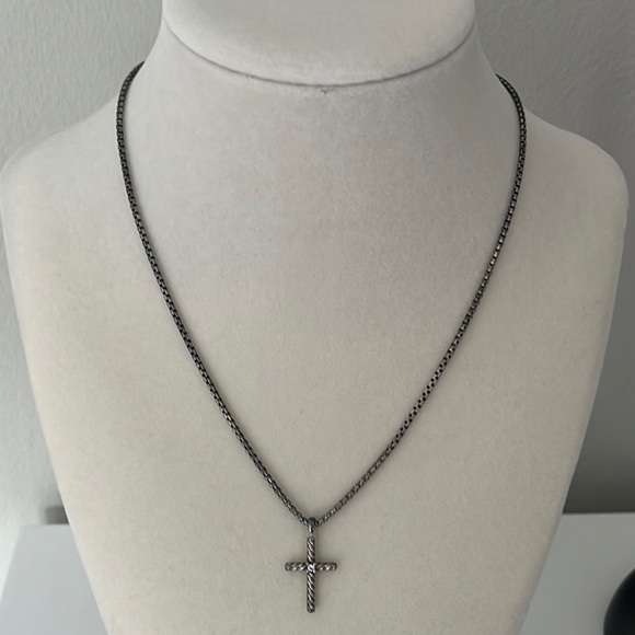 David Yurman Petite Silver Cross Pendant Necklace
